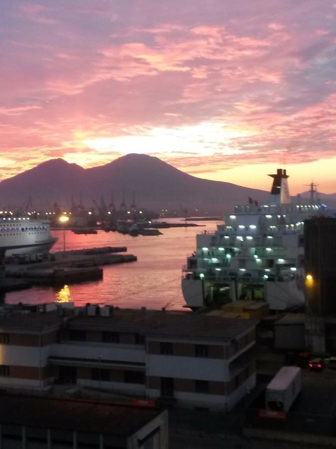 Molo 33 * Naples