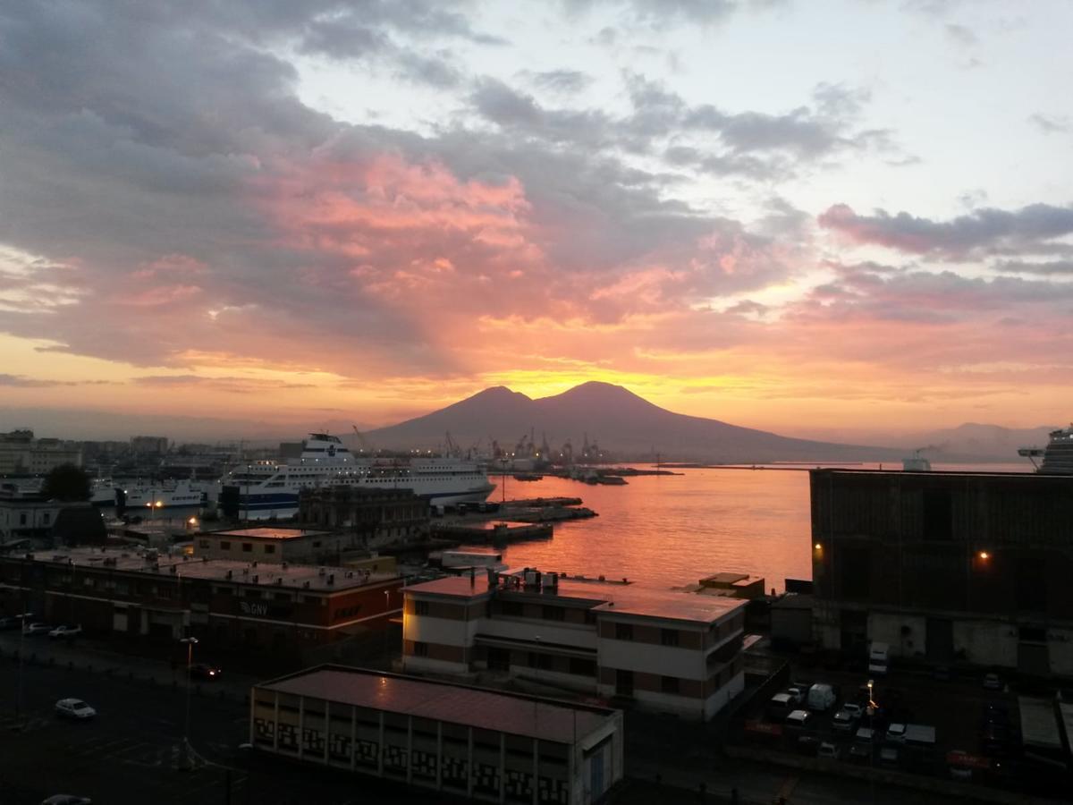 Molo 33 * Naples
